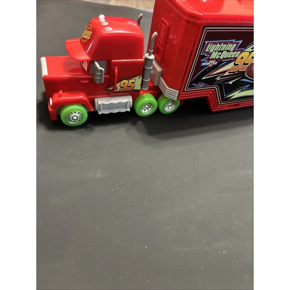 Disney Pixar Cars Lot - Mack Transforming Playset Hauler & Moving Moments Mater